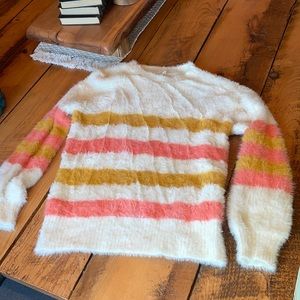 Euc size large super soft sweater cute with jeans or leggings